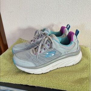Skechers D’Lux Walker Gray & Teal Sneakers